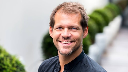 René van Kooten op de fiets voor Alpe d'HuZes