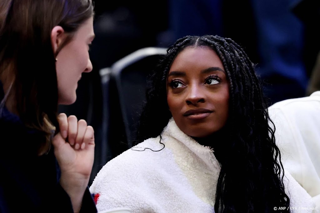 Turnkampioene Biles ligt in het ziekenhuis: 'bijna dood'