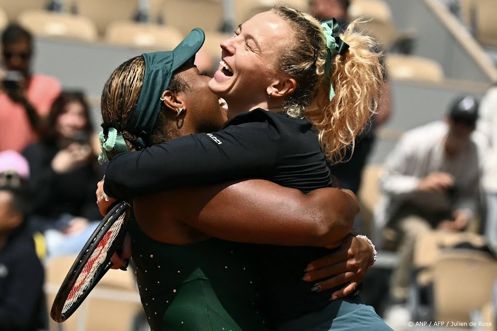 Tennissters Siniaková en Townsend winnen dubbelspel Roland G