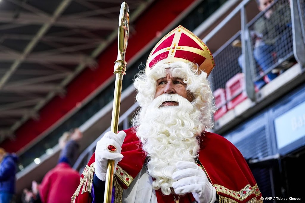 NPO belooft: sinterklaasshow met De Leeuw gaat dit jaar door