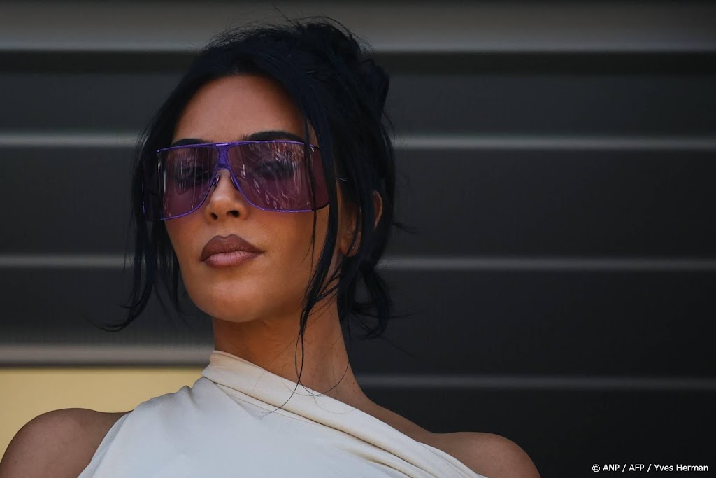 Kim Kardashian viert tweede plek Lewis Hamilton in Monaco me