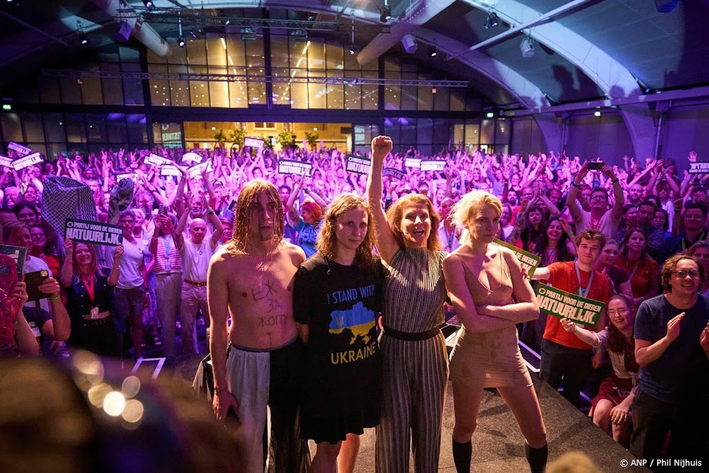 Pussy Riot roept op tot demonstraties tegen onderdrukking