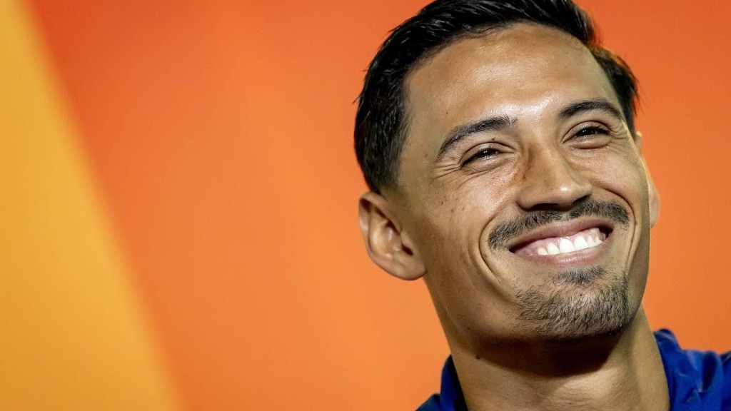 Reijnders speelt 25e interland en ontvangt zilveren schaal