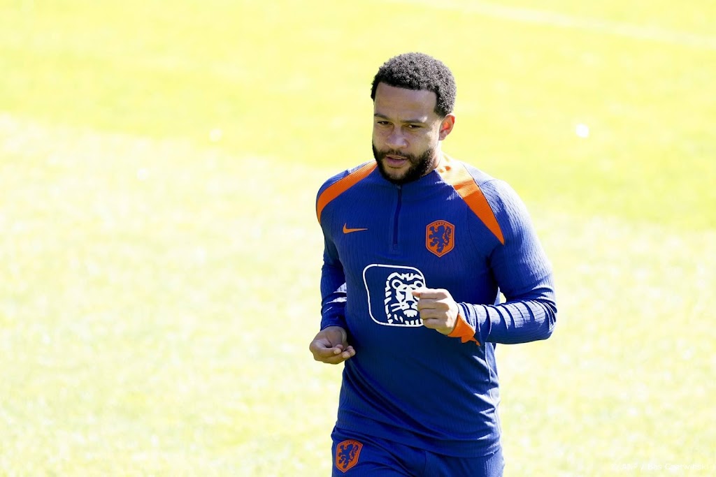 Depay scoort tegen Litouwen en is Oranje-topscorer aller tijden