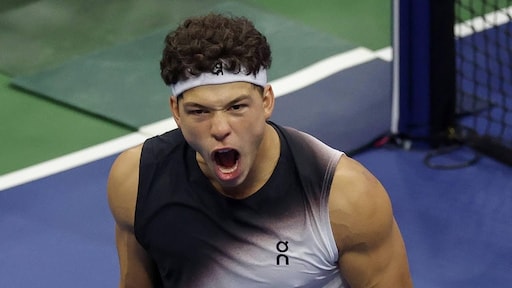 Shelton verslaat Tsitsipas, treft Alcaraz in kwartfinale US Open