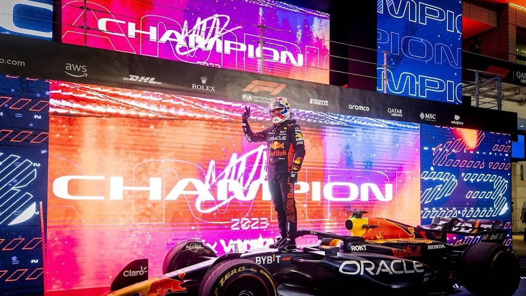 Kampioen Verstappen is vooral 'supertrots' op team van Red Bull