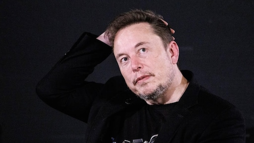 Elon Musk waarschuwt Taylor Swift dat haar populariteit dreigt af te nemen
