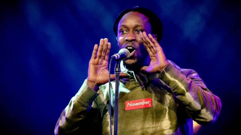 EO zendt Akwasi-interview uit nadat hij boos wegloopt