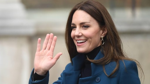 Catherine leest kinderen een verhaal voor in programma van de BBC