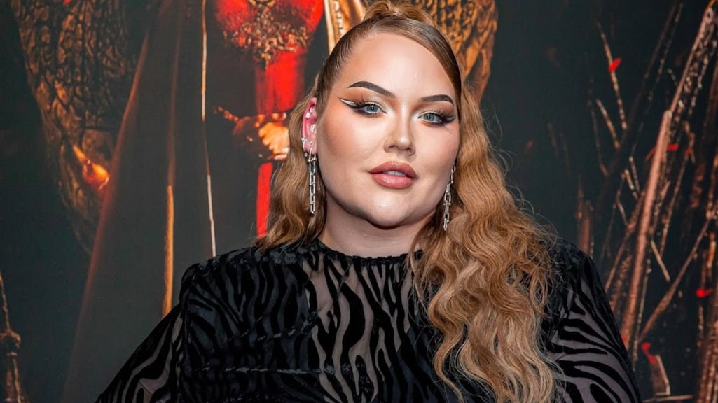 Nikkie de Jager draagt bij Televizier-Gala jurk die voor songfestival was bedoeld