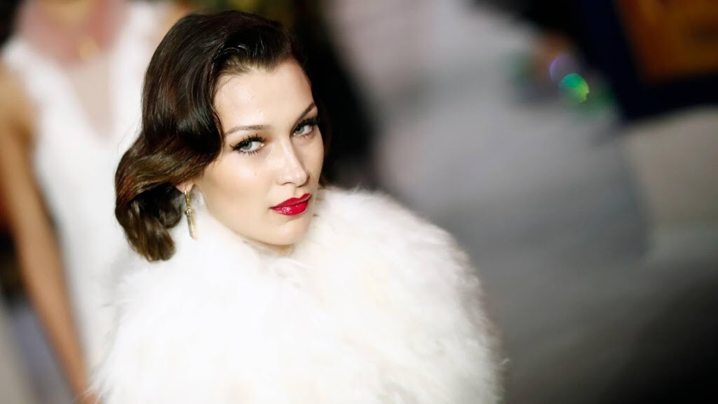 Waarom Bella Hadid wordt aangeklaagd voor een foto
