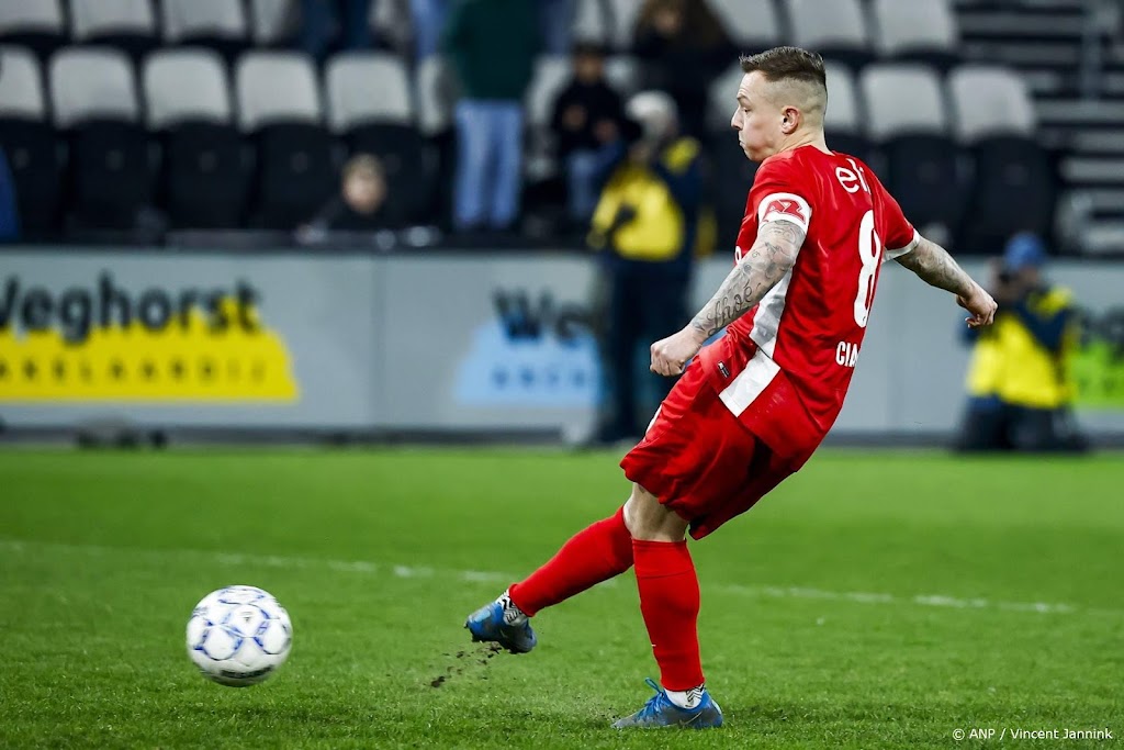 AZ zonder Clasie naar uitduel met Sjachtar in Conference League