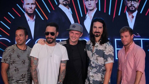 Backstreet Boys treden op als Spice Girls