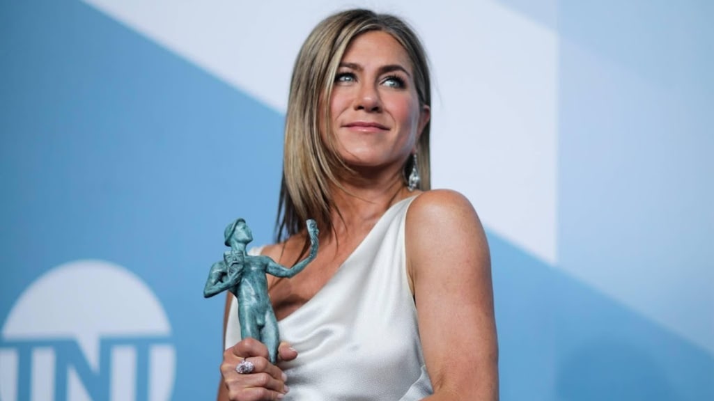 Jennifer Aniston steekt middelvinger op naar corona