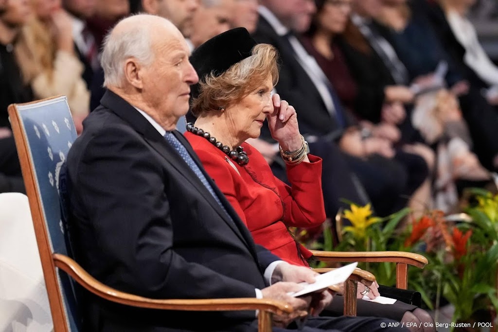 Harald en Sonja naar viering gouden huwelijk Zweeds koningsp
