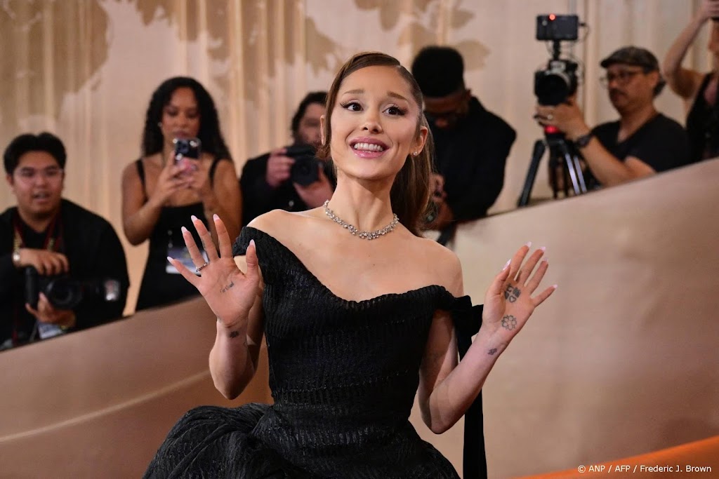 Ariana Grande in select gezelschap met tiende numm