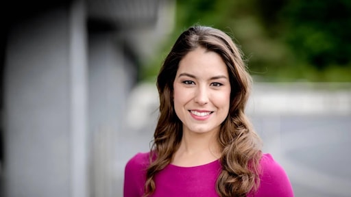 Nieuwslezeres Amber Brantsen onwel tijdens NOS Journaal