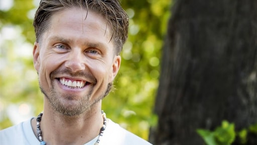 Fan fileert André Hazes om nieuwe look: 'Kan het niet aanzien'