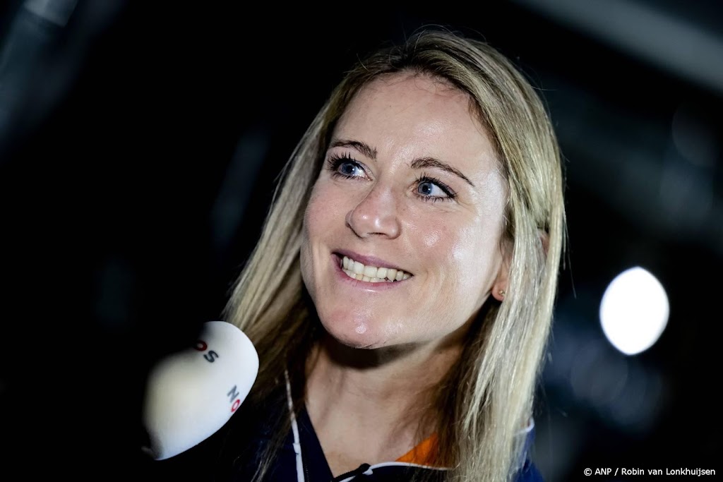 Annemiek van Vleuten opent NPO Radio 1 Tourcafé in Hilversum