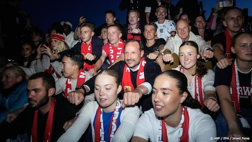 Haakon weer naar buitenland na longtransplantatie Mette-Marit
