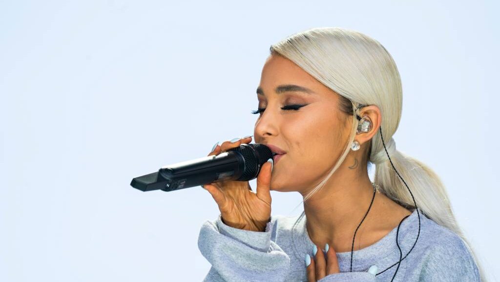 Ariana Grande gewond tijdens Carpool Karaoke