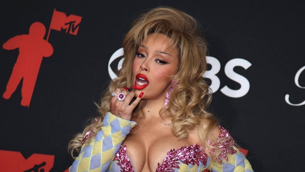 Doja Cat eet lippenstift op rode loper VMA's: 'Was heerlijk'