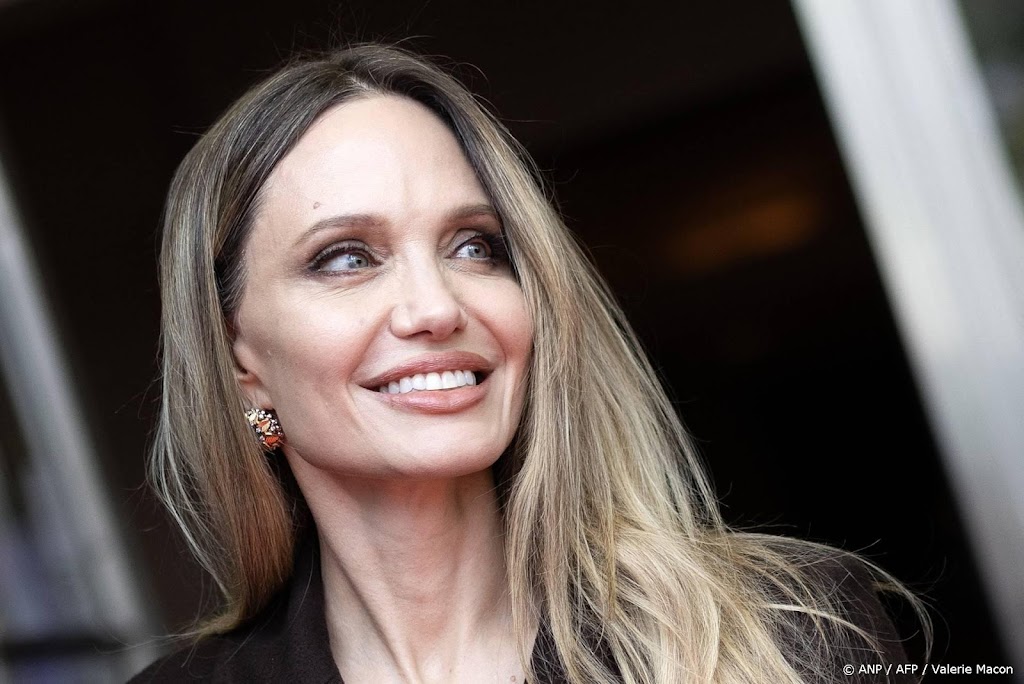 Angelina Jolie reflecteert op dood van moeder