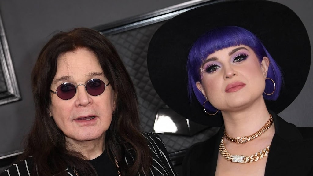 Kelly Osbourne weer 'gelukkig' na overlijden van haar vader: 'Glimlach terug'