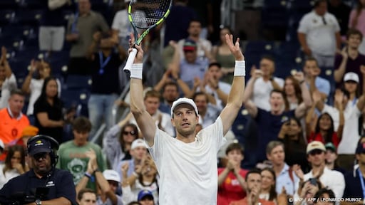 Van de Zandschulp na vijfsetter naar kwartfinales US Open
