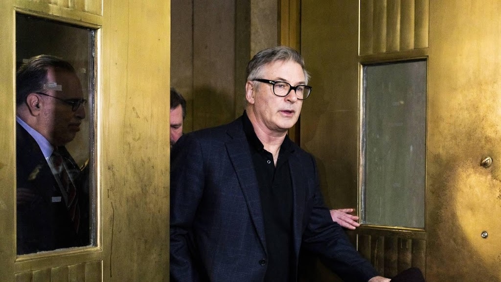 Alec Baldwin: 'Politie zou altijd op filmset moeten zijn'