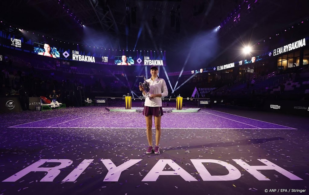 Tennisster Rybakina verslaat Sabalenka en wint WTA Finals
