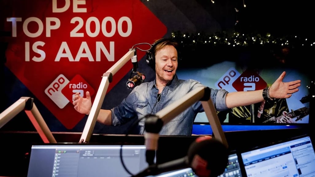 Gijs Staverman mag dinsdag zelf paardenstaart in vitrine museum leggen