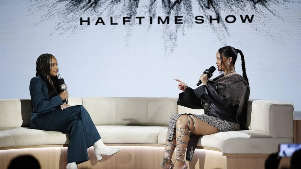 Rihanna probeert hele oeuvre in Super Bowl-show te stoppen