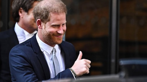 Prins Harry schikt in zaak tegen Mirror-uitgever