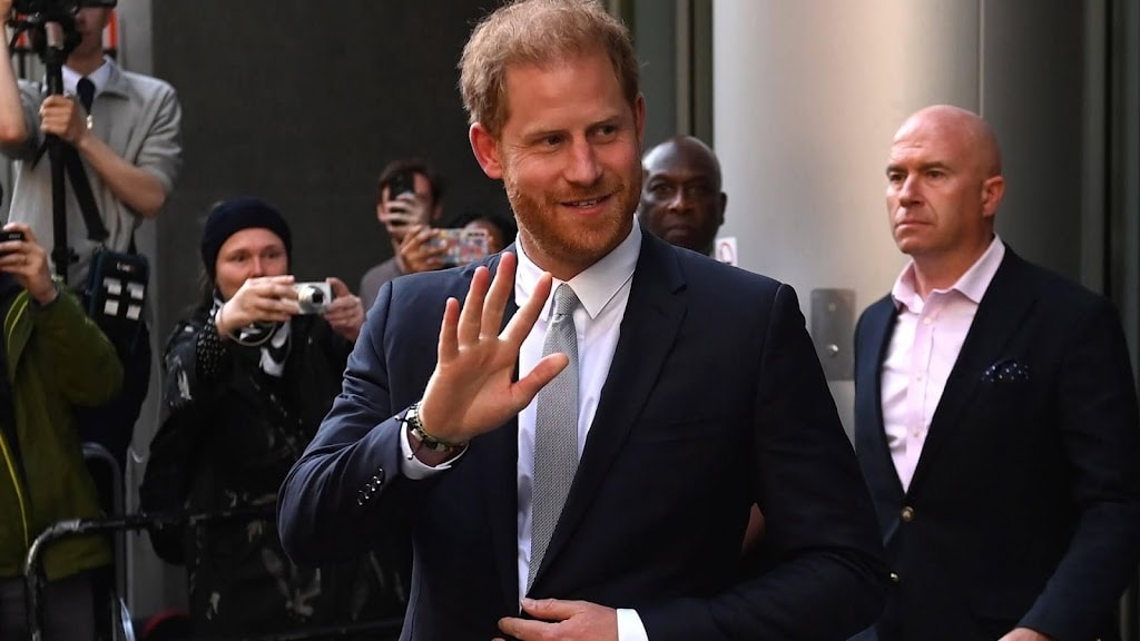Prins Harry zet strijd tegen Britse media voort ondanks schikking