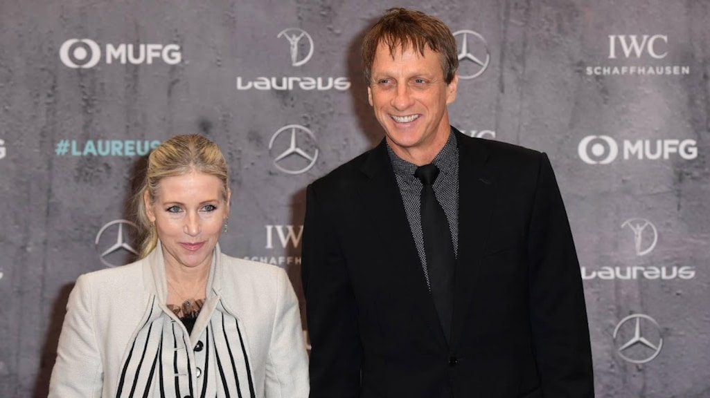 Skatelegende Tony Hawk breekt been bij skate-ongeluk