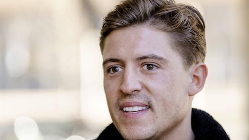 Lil Kleine pronkt met tattoos ter ere van vriendin Anna en zoontje Lío