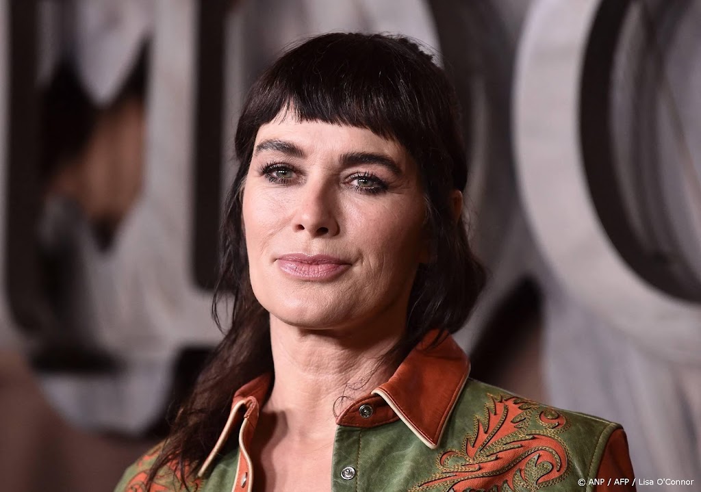 Lena Headey en James Lance in derde seizoen Wednesday