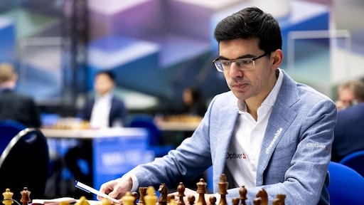 Schaker Giri speelt remise en ziet koploper Sindarov uitlopen