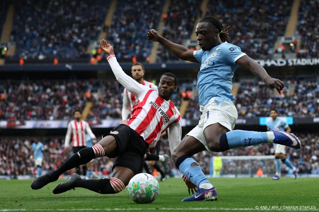 Manchester City blijft in titelrace met zege op Brentford