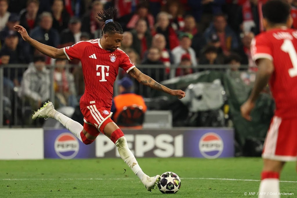 Olise helpt kampioen Bayern München aan uitzege op VfL Wolfsburg