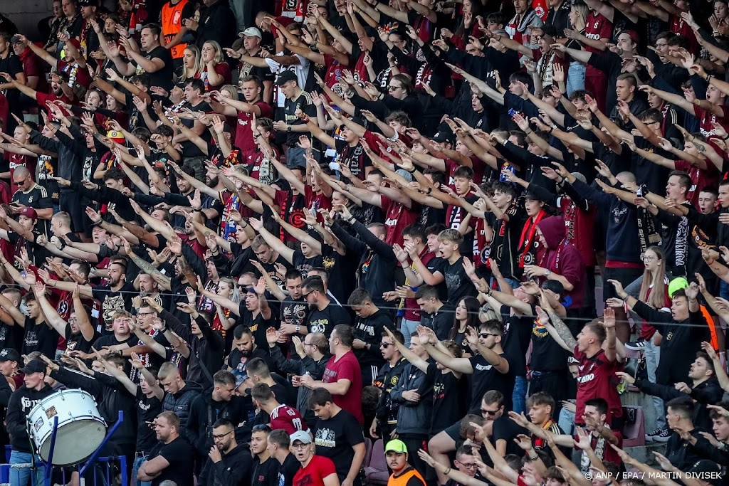 Stadsderby tussen Slavia en Sparta Praag gestaakt