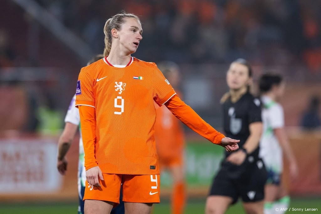 Aanvalster Miedema heeft knieoperatie ondergaan