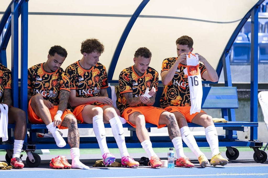 Reserves van Oranje verliezen van tweede keus Oezb