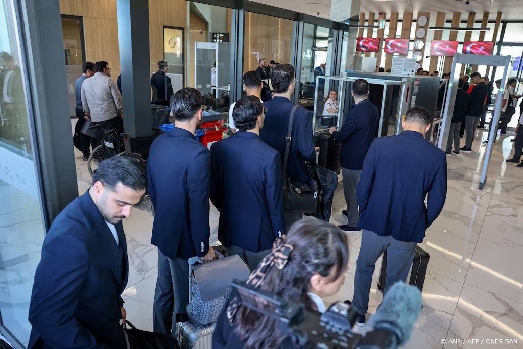 Iran reist dag voor eerste WK-wedstrijd naar Veren