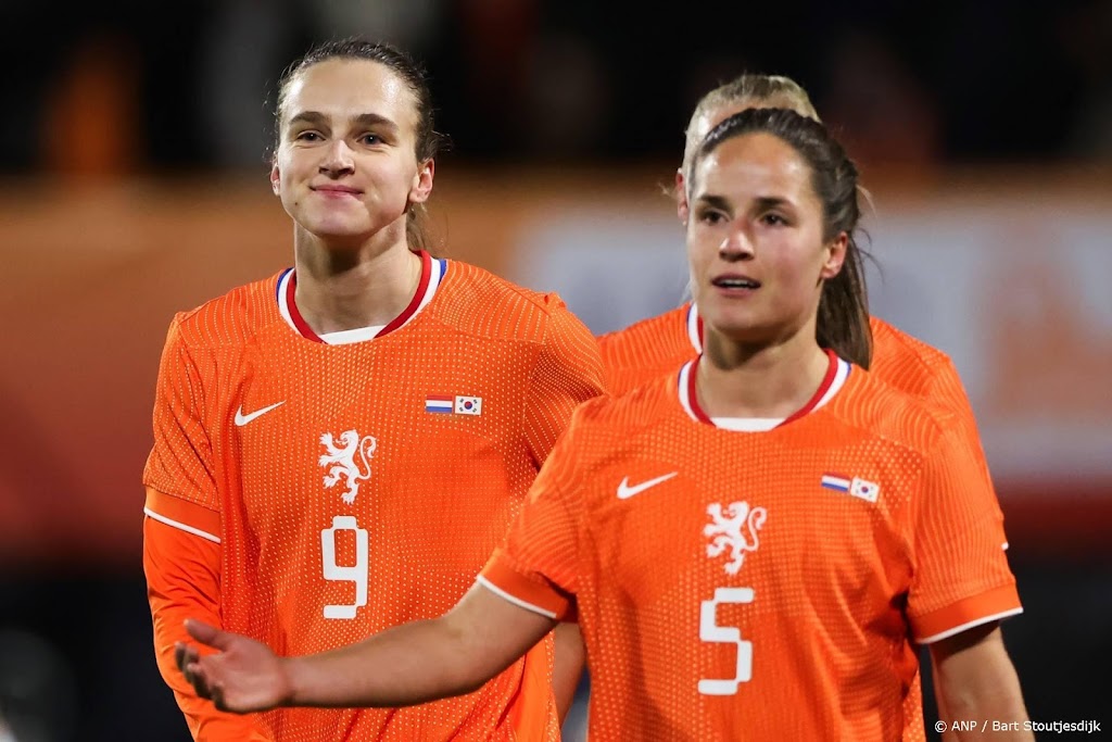 Voetbalsters beginnen met Van de Donk en Olislagers tegen Po