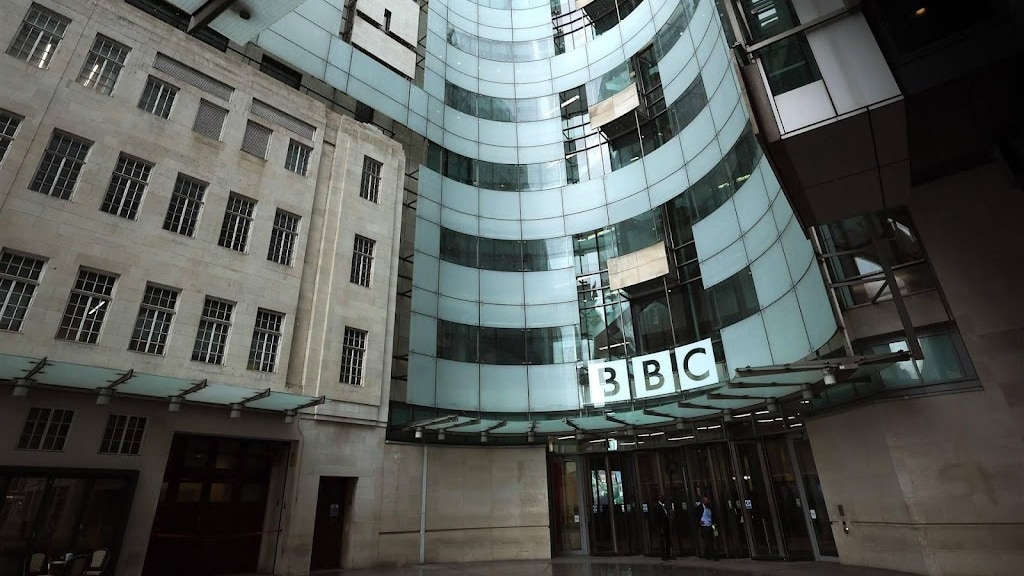 BBC schorst presentator na betalen tiener voor pikante foto's