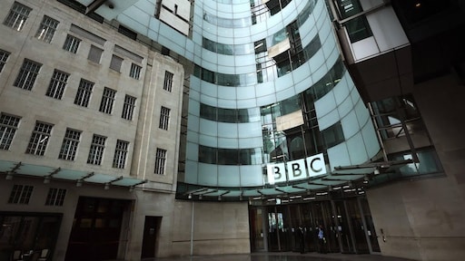 BBC schorst presentator na betalen tiener voor pikante foto's