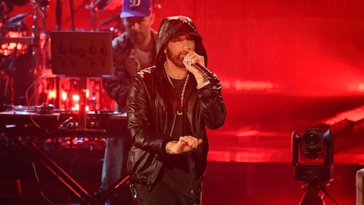 Eminem vermoordt alter ego Slim Shady met kettingzaag in videoclip