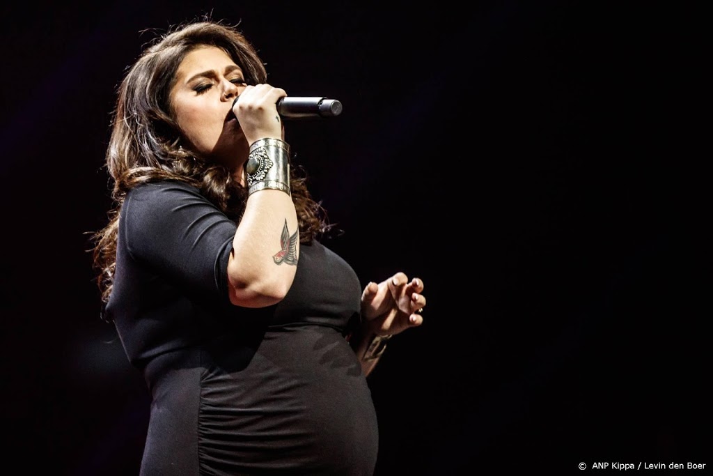 Roxeanne Hazes jaloers op moeders die borstvoeding geven